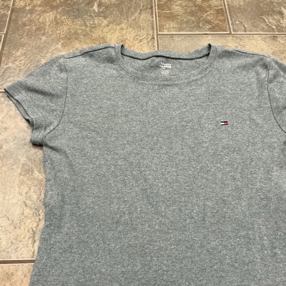 😳BUY 1 Item,GET 2 FREE😳 Tommy Hilfiger Women's Heather Gray Tee - Picture 2 of 3